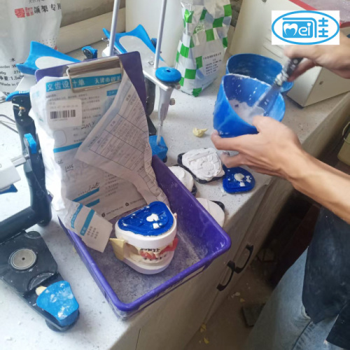 شركة Mount Huangshan Meijia Medical Instrument Co., Ltd تطلق سلسلة كاملة من مواد استثمار الجبس والفوسفات عالية الأداء في طب الأسنان لتعزيز الاستبدال المحلي في صناعة المواد الاستهلاكية لطب الأسنان