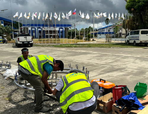 DEWY ekibi Filipinler'deki çeşmenin yerinde kurulumunu sağladı.