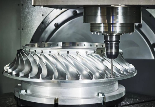 Exploración de soluciones eficientes de sujeción de piezas de trabajo para el mecanizado CNC de cinco ejes