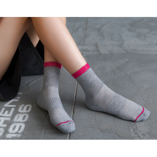 Why does choosing socks start to differentiate between genders？