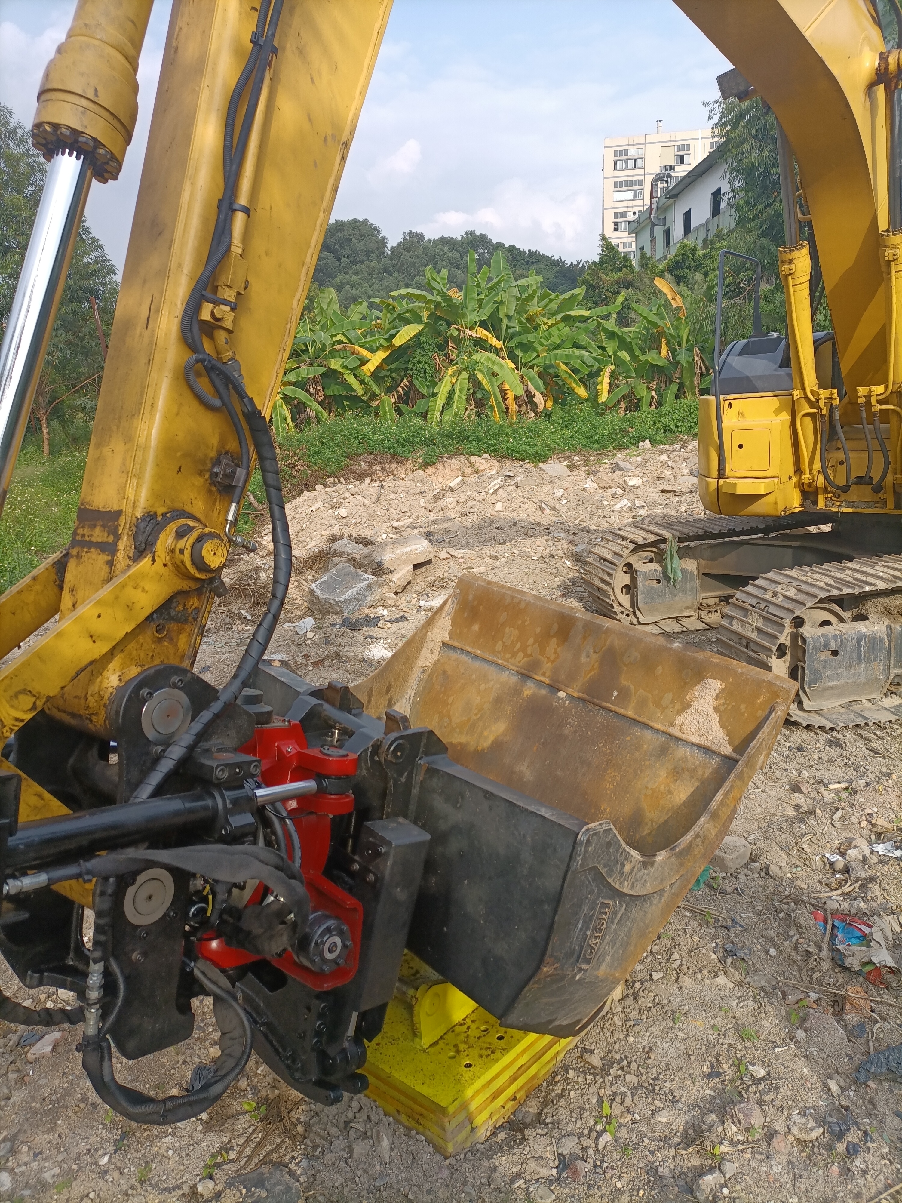 9 ton tiltrotator with grading bucket