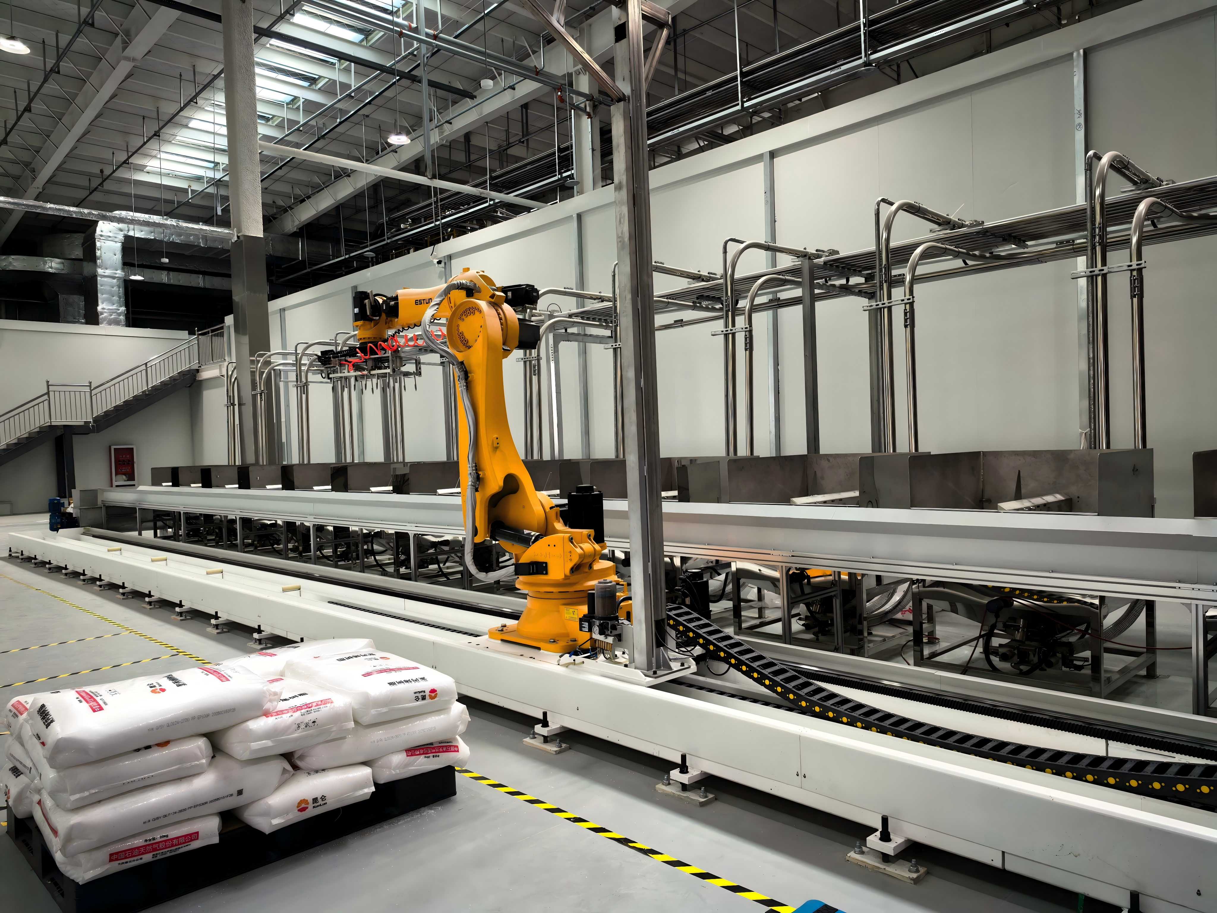 Linha de produção de lotes automáticos e desembalagem de robôs