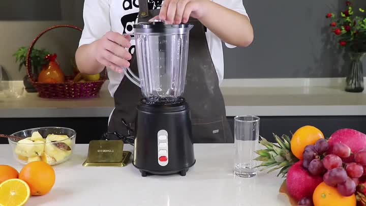 High-efficiency fruit blender for commercial use