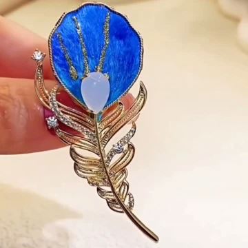 Intangible cultural heritage hand - made flannel flower blue feather brooch