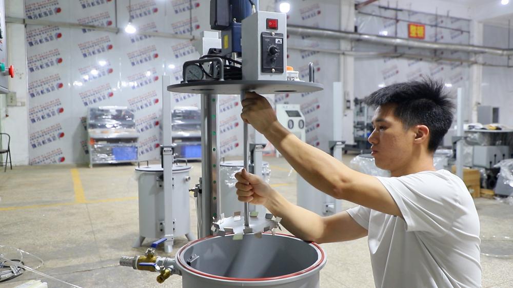  01.00_00_22_03.Still017