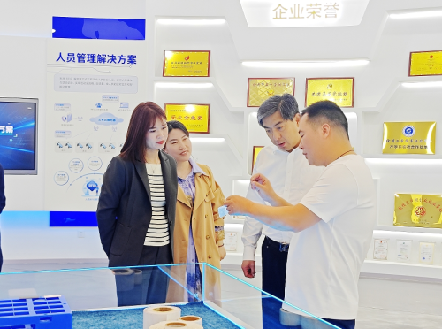 "Az Exchange Fosters innováció, az együttműködés új horizontot nyit meg": A párt munkabizottságának titkára, Zhong Qiang, a Jining Taihu Lake New District HKBR látogatása