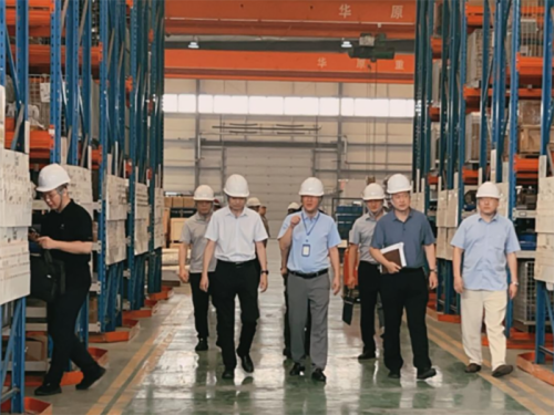 Лин Хонг, заместитель директора провинциального департамента торговли, и его делегация посетили вакуум Гуантая для исследований и посещений