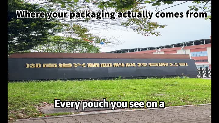 Berbagai macam kantong kemasan plastik menggulung film