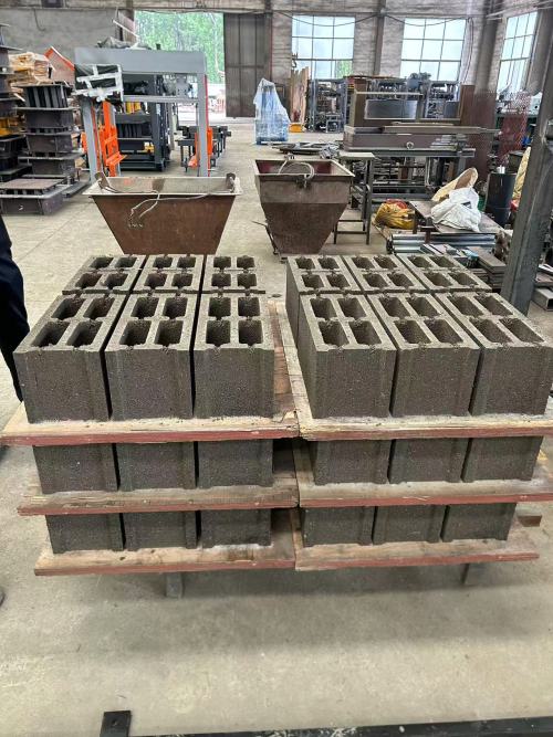 Полностью автоматическая машина для изготовления кирпича