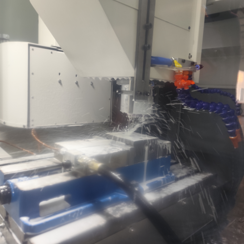 CNC 効率のアップグレード: 高圧水によるバリ取りと従来の洗浄の比較