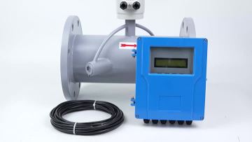 Pipe split type ultrasonic flowmeter