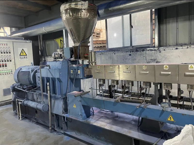 Double screw extruder