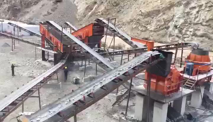 Stone Processing on the Conveyor Belt