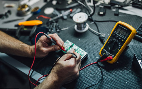 ظهور البنية التحتية الكهربائية الخارجية: منفذ الطاقة المقاوم للمطر من شركة Hecheng Electric يلبي الطلب المتزايد