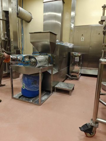 Screw extrude granulator