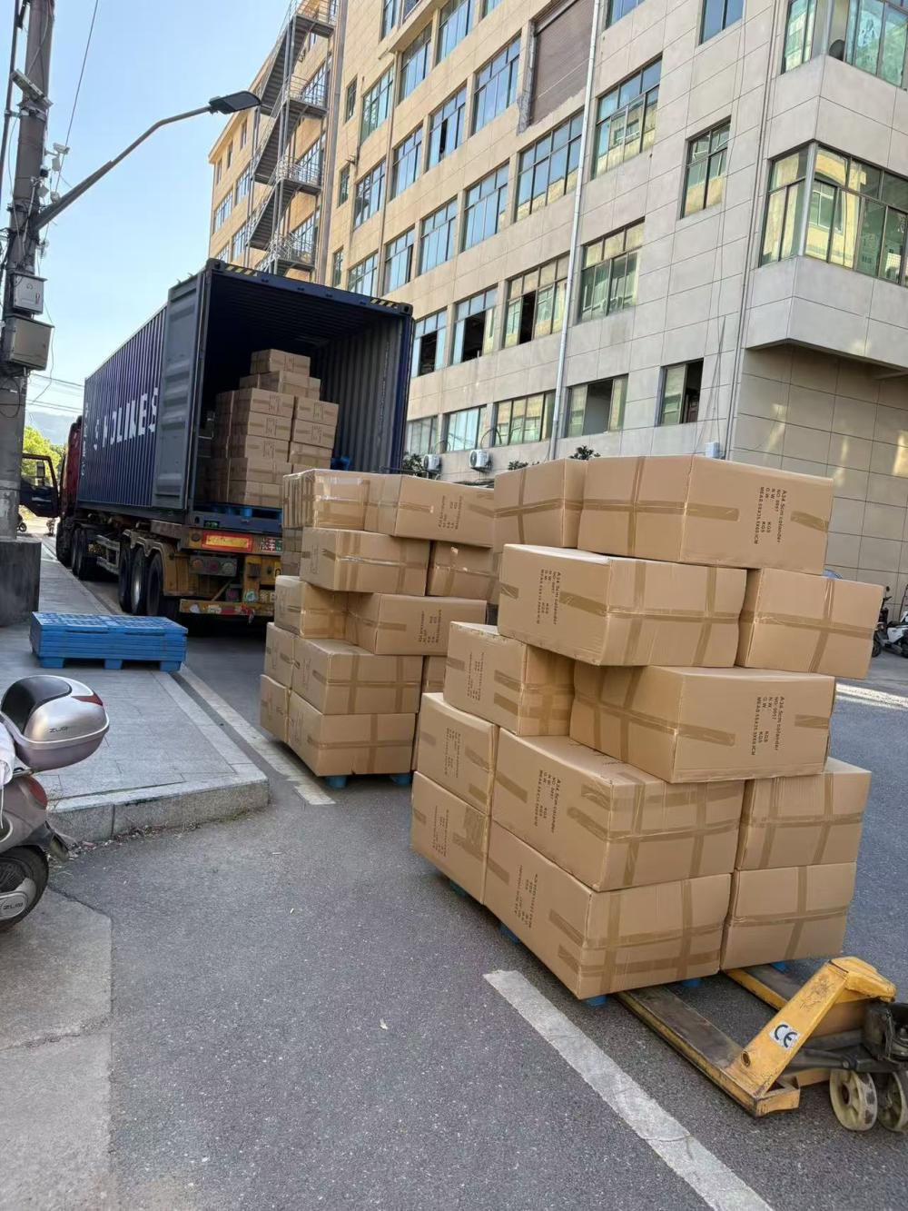 Unloading pictures