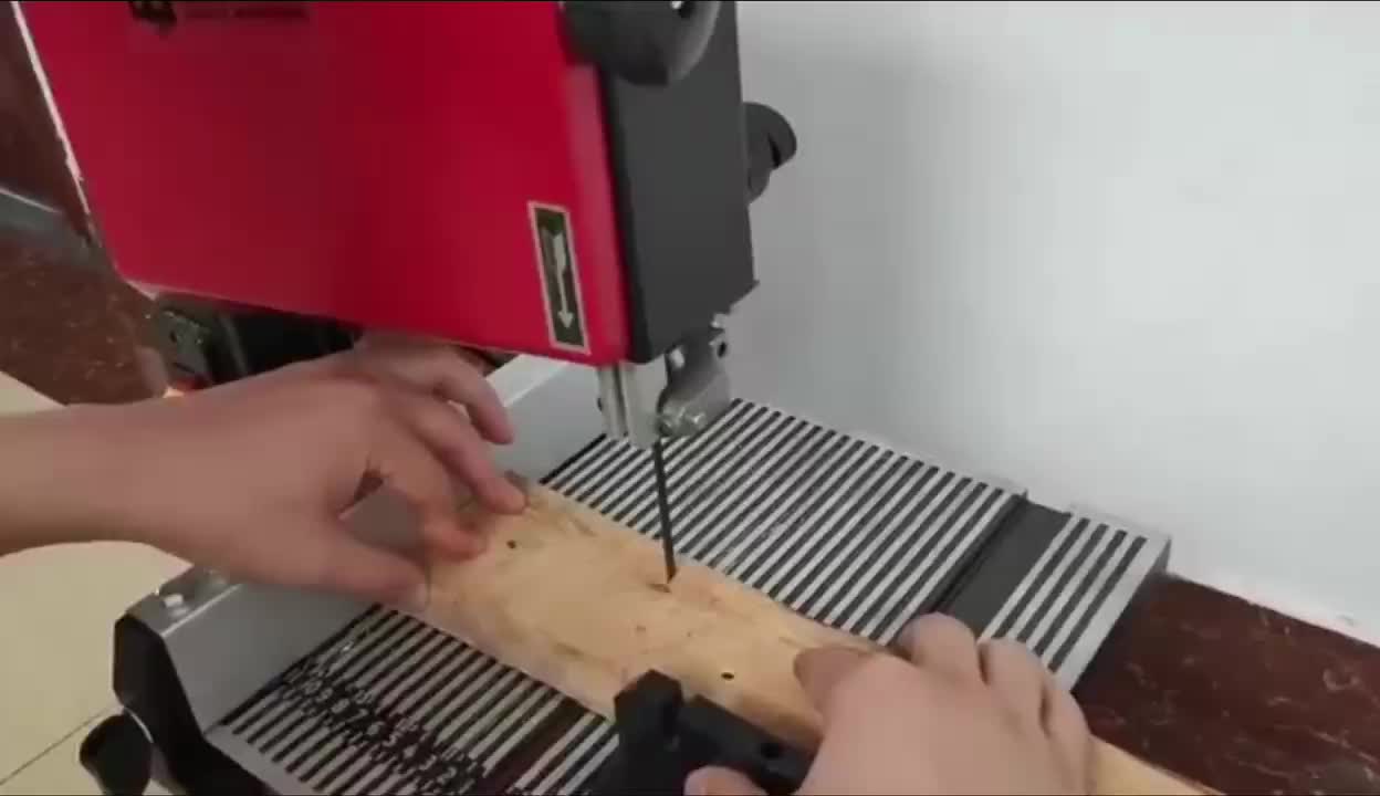 Обаритная деревообрабатывающая мельница для группы Wood Bandsaw Saw Portable Faills Formills For Sales1