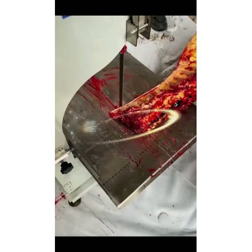 Lames de scie à ruban Kefiler – Coupe de viande et d’os en action