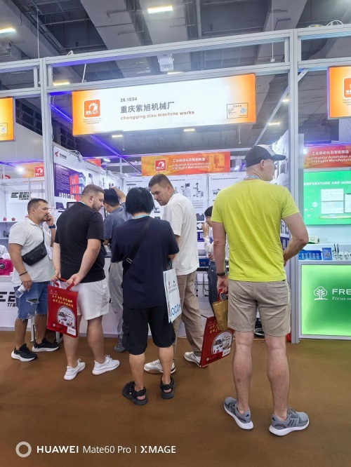 A marcação elétrica, a limpeza a laser pulsado e o equipamento de marcação a laser UV da Chuke Intelligent impressionaram os convidados da Canton Fair!