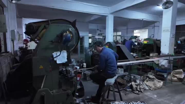 برش مواد کارگاهی