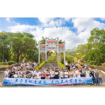 L'annuale evento escursionistico autunnale di team building di Joihey si è concluso con successo.