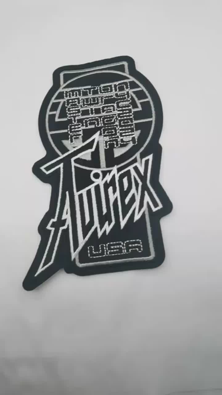 Velkoformátová jemná vyšívaná nášivka