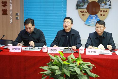 楚雄高新区领导莅临腾腾电气考察，共同探讨绿色产业合作新发展