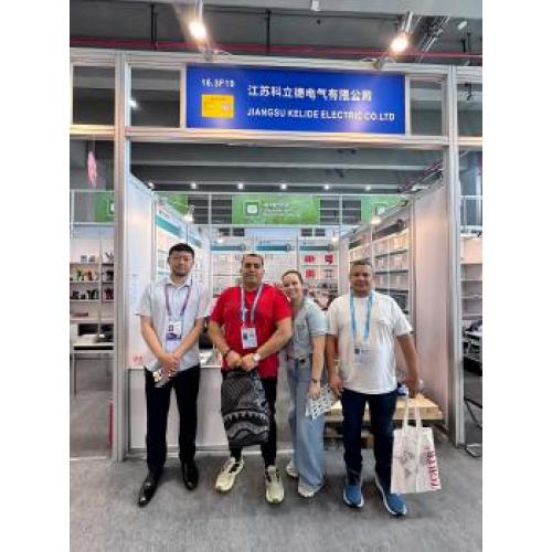 The booth of Jiangsu Kelide Electric Co., Ltd.  at the first Guangzhou International Fair was extremely crowded. Dry-type and oil-immersed transformers were highly favored by global buyers.