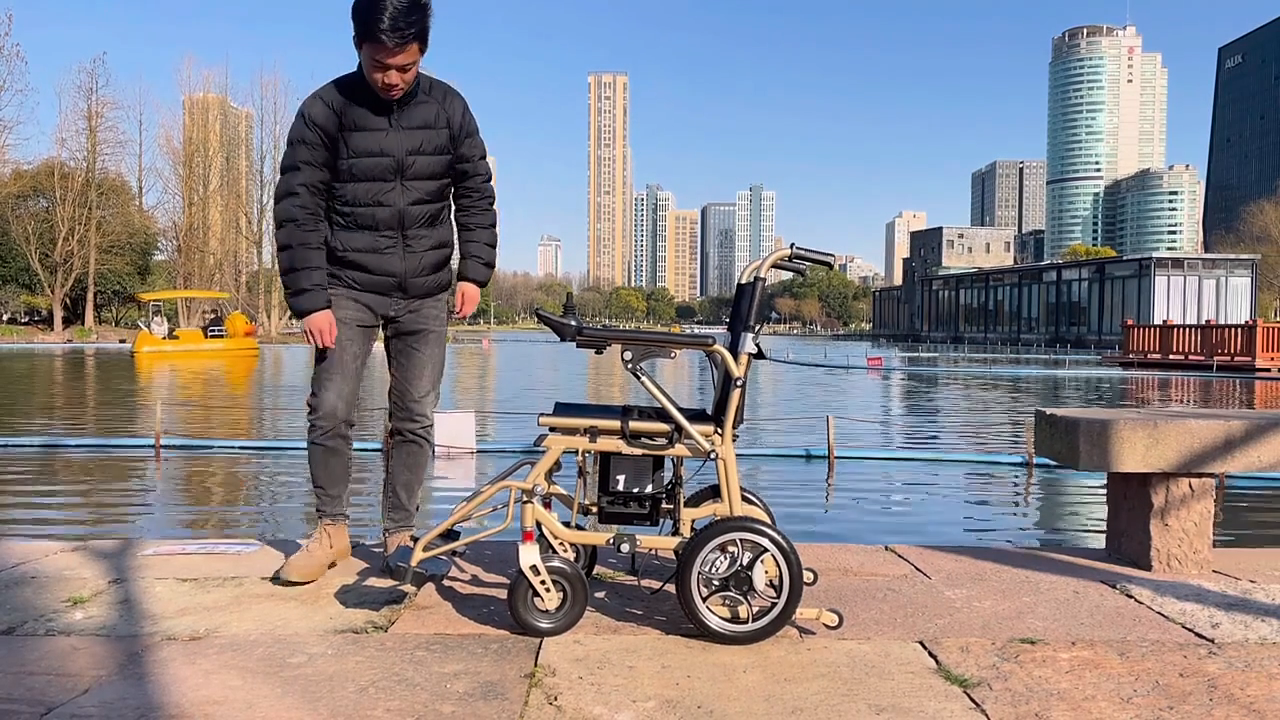 2022 Produk Laju Eksposur Atas Cepat Tahan Tahan Stabil Joystick Controller Untuk Aluminium Wheelchair Lightweight Electric Wheelchair1