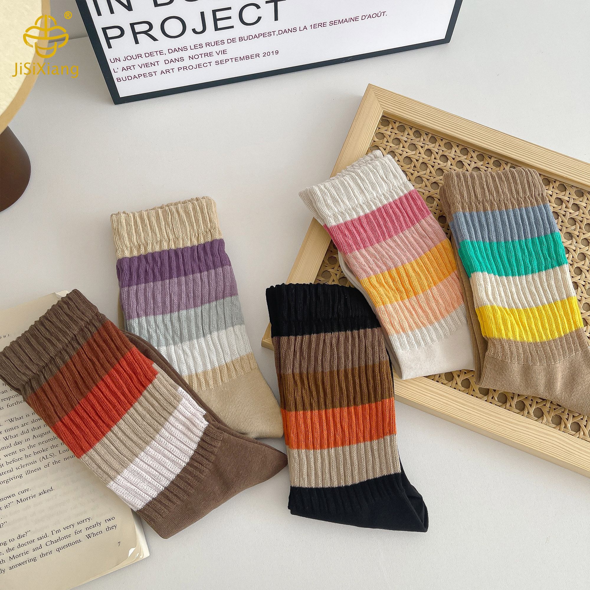 숲 거품 색상의 하이 튜브 파일 양말의 한국 버전