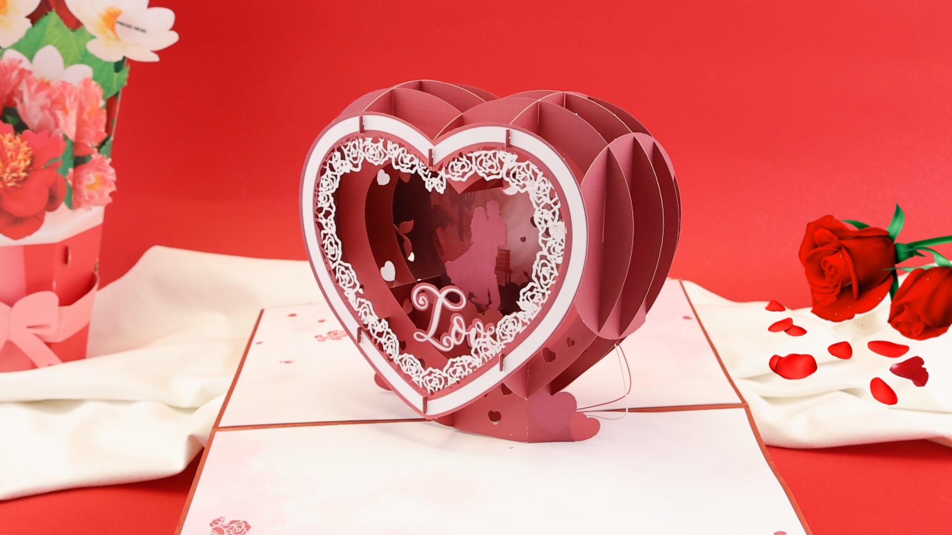 Biglietto di San Valentino pop-up 3D con cuore rosso