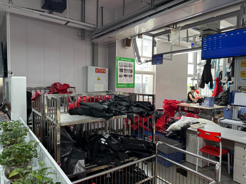 Factory Interior Working Scene (9)