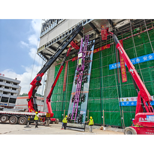 COWEST Machinery RDS-12T glazen vacuümheffer werkt voor grote vliesgevelinstallatie in TCL Museum