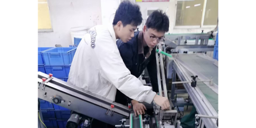 Construyendo nidos para atraer fénix y fomentando juntos talentos excepcionales: los estudiantes universitarios se aventuran en FORWA para explorar la tecnología secreta más avanzada y la fabricación inteligente.