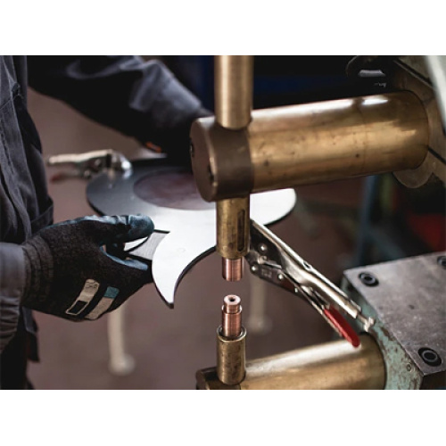 صناعة الخناجر الحرفية العالمية تزدهر وسط النهضة الثقافية والابتكار الحرفي وارتفاع الطلب على هواة الجمع