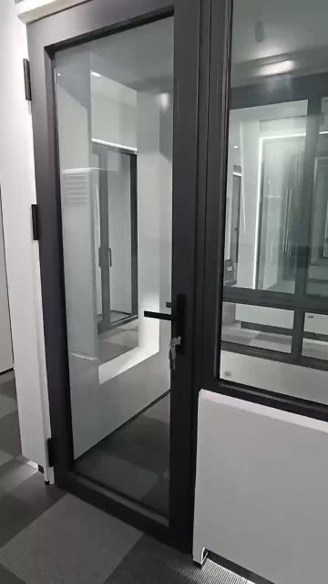 Hinge D