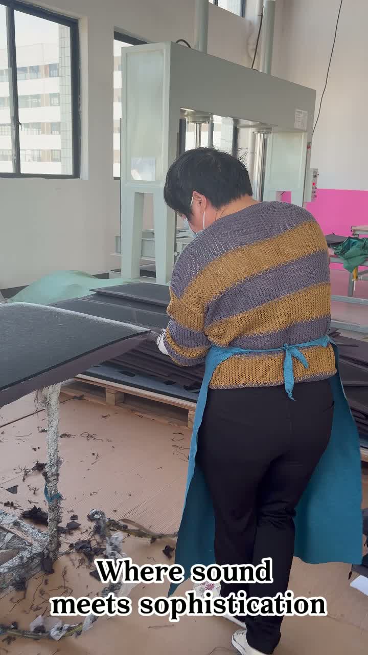 Os painéis acústicos de tecido TianGe combinam design moderno com absorção sonora de alto desempenho, criando espaços mais silenciosos e confortáveis. Feito com espuma acústica premium envolta em material durável e ecológico