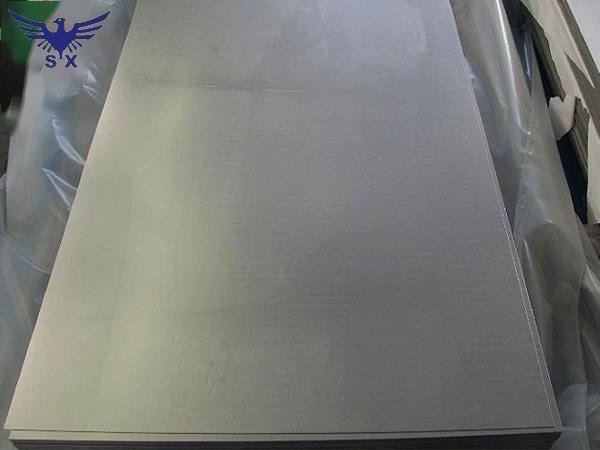 Hot rolled titanium sheet
