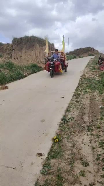 Load performance test of three-wheeled flatbed electric vehicles