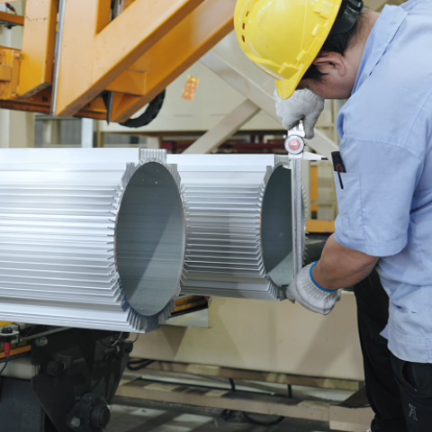 电动机套管的铝制轮廓