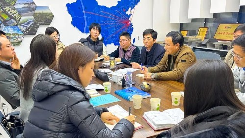 Кабельный лоток Youming отправляется под руководством Бюро коммерции Dongtai и отправляется в новое путешествие глобализации