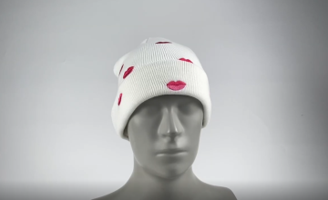 lips embroidery knit beanie hat