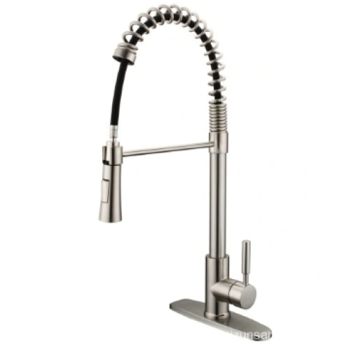 The Ultimate Guide to Kitchen Faucets: Pull-Out vs. Pull-Down Faucet Options