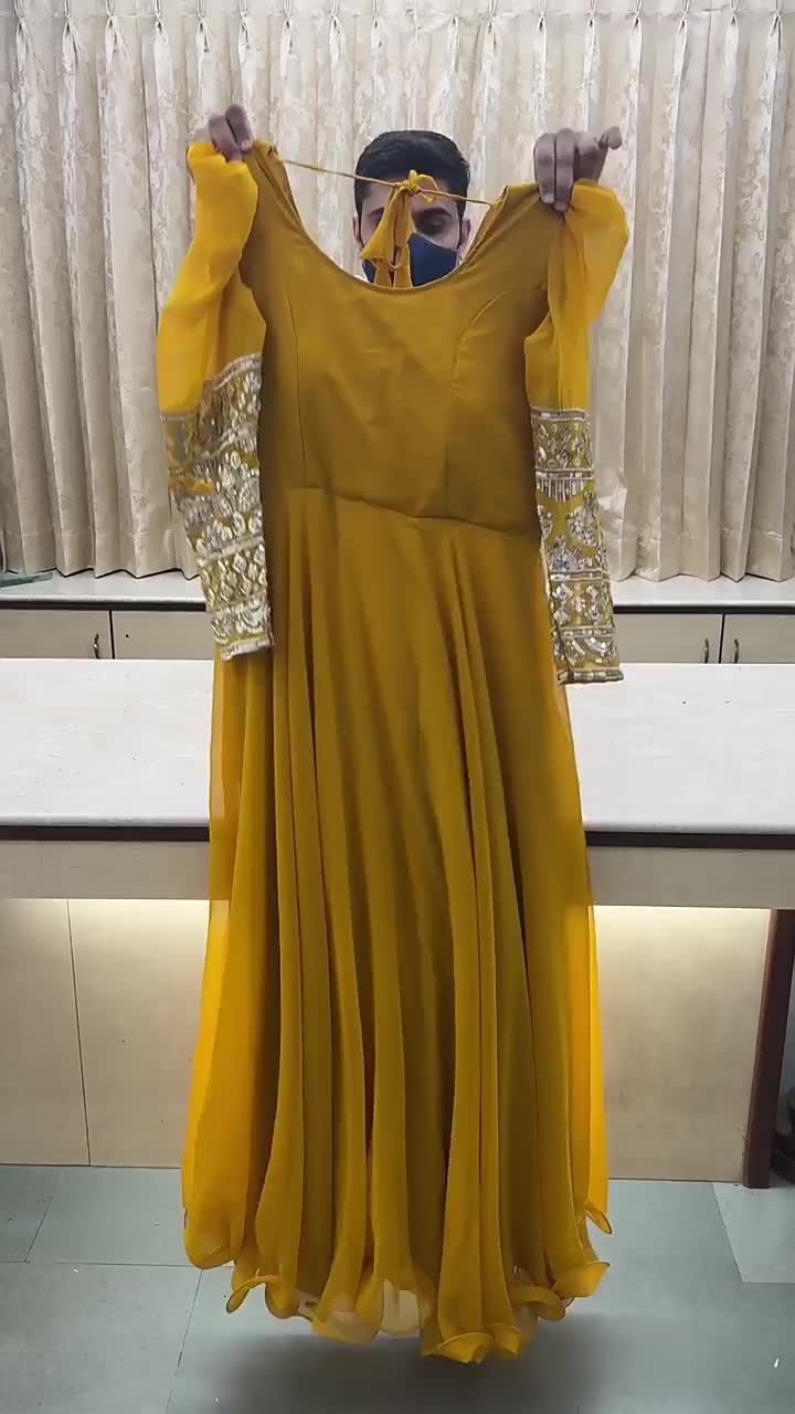 India's glamorous ethnic costumes, wedding dresses, and dresses