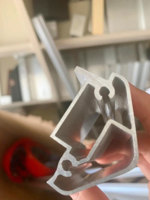 What are the differences between CNC machining of aluminum materials and CNC machining of aluminum profiles ?