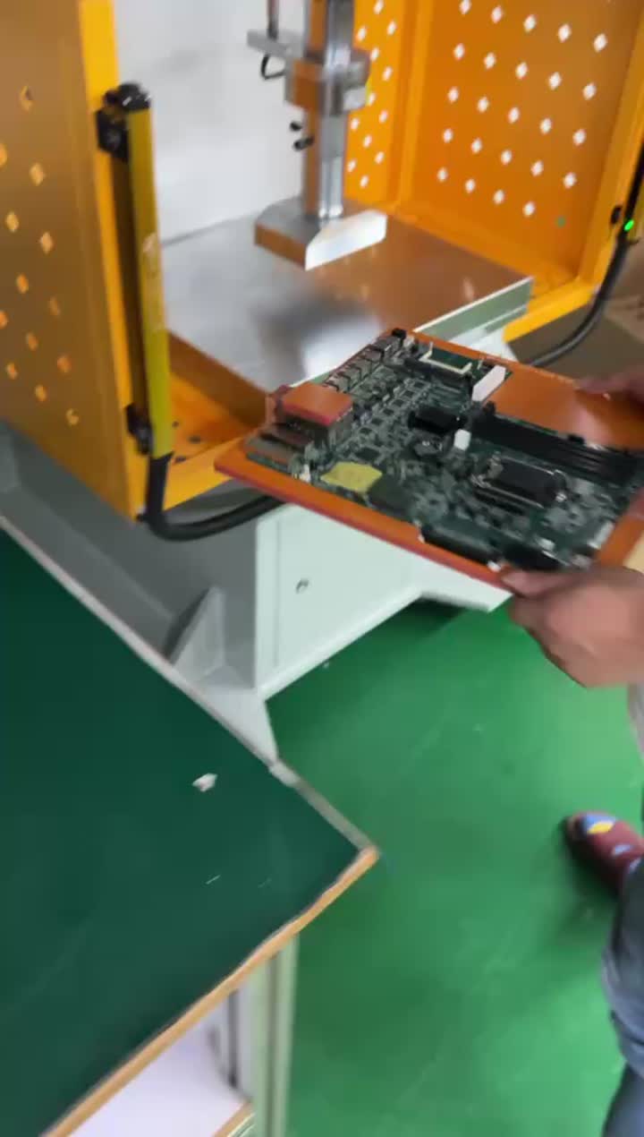 מכונת לחיצת סרוו 4