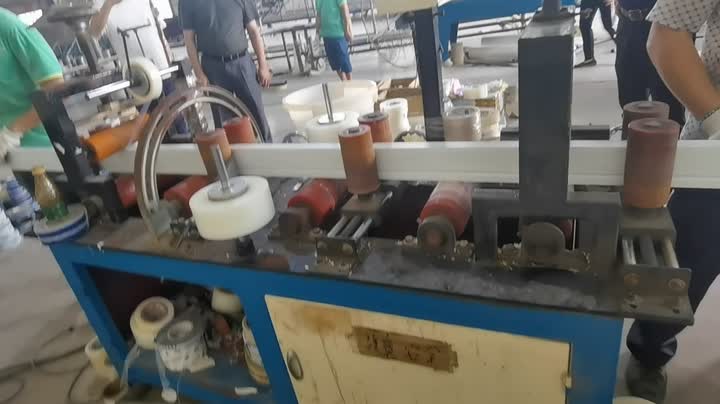 Machine d&#39;emballage de stratification de film protecteur pour profilé en aluminium