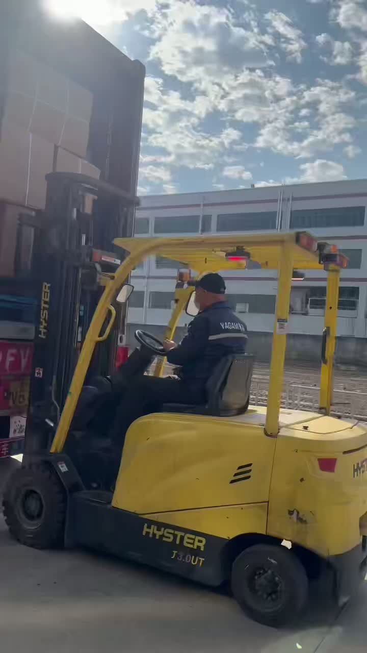 পণ্যের প্যাকেজিং এবং গাড়িতে লোড করা