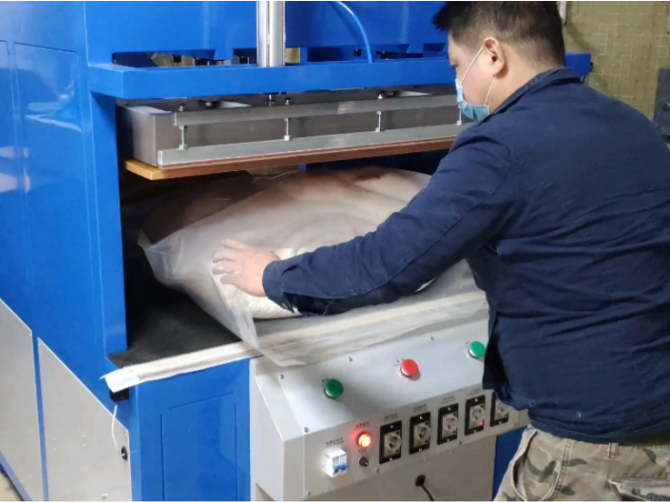 Vacuum packaging equipment