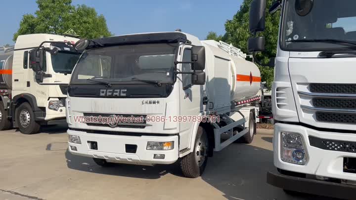 aircraft refuelling truck